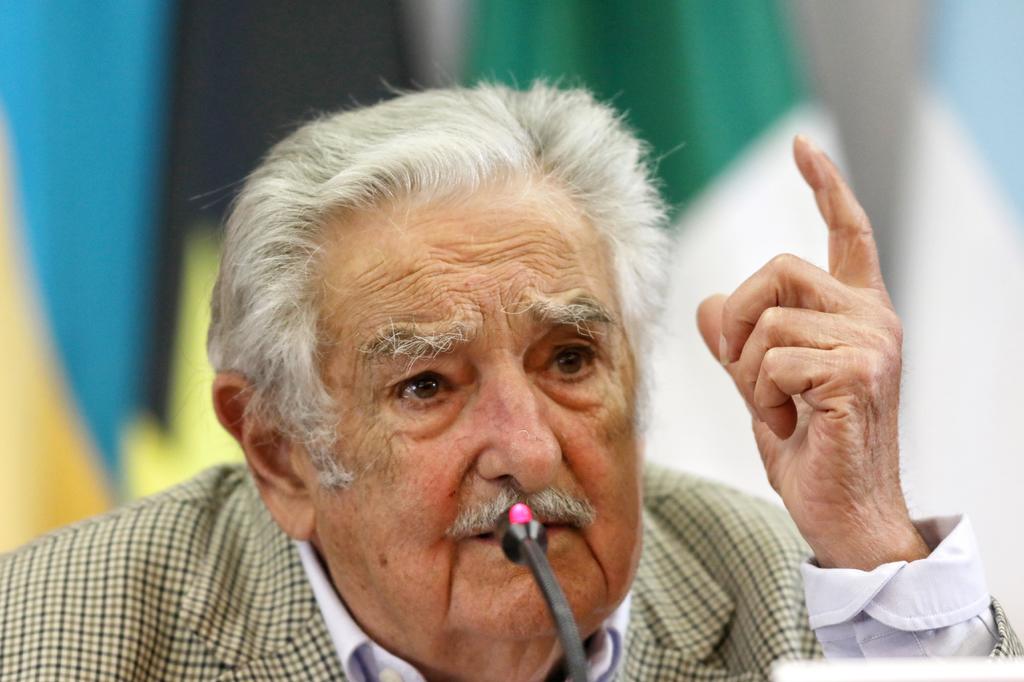 Llama José Mujica a combatir el odio en México