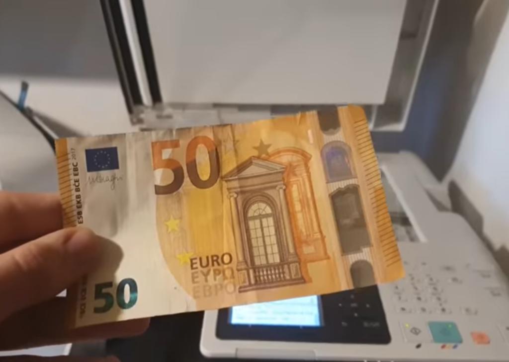 Esto es lo que pasa si intentas fotocopiar un billete