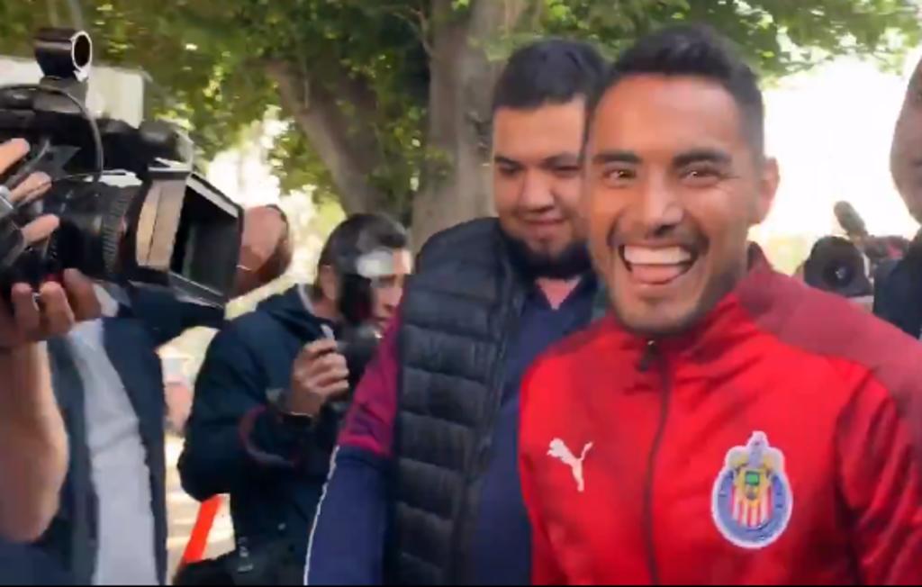 'Gallito' Vázquez llega a las instalaciones de Chivas