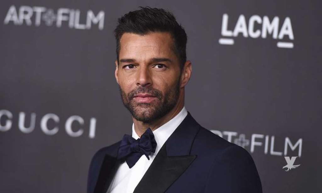 Ricky Martin causa furor al presumir su 'pack' en redes