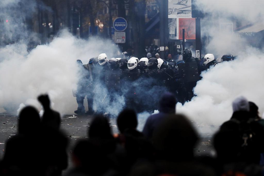 Registran altercados en manifestación por reforma de pensiones en París