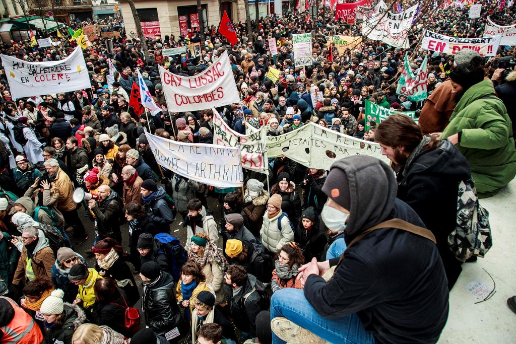 Prevén colapso en el transporte en Francia por segundo día de huelga