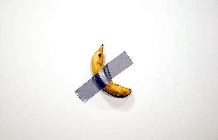 Un plátano pegado a la pared, obra de arte vendida en 120 mil doláres