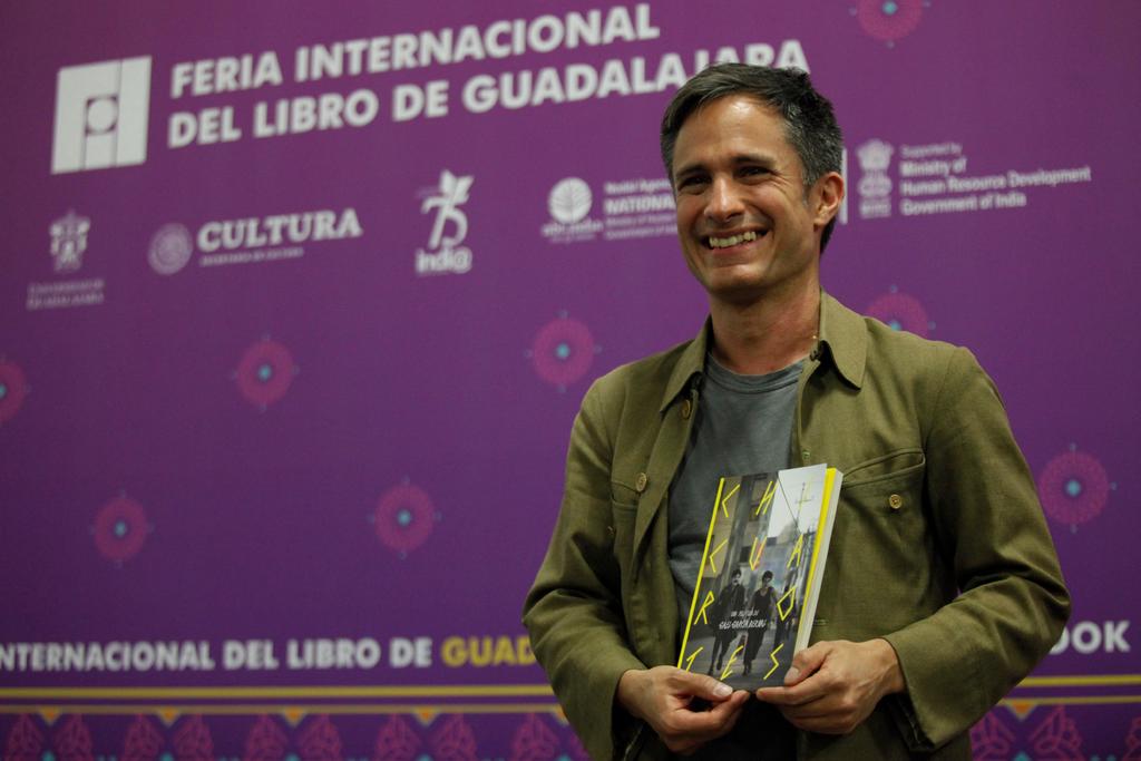 Gael García debuta como escritor y habla de feminismo