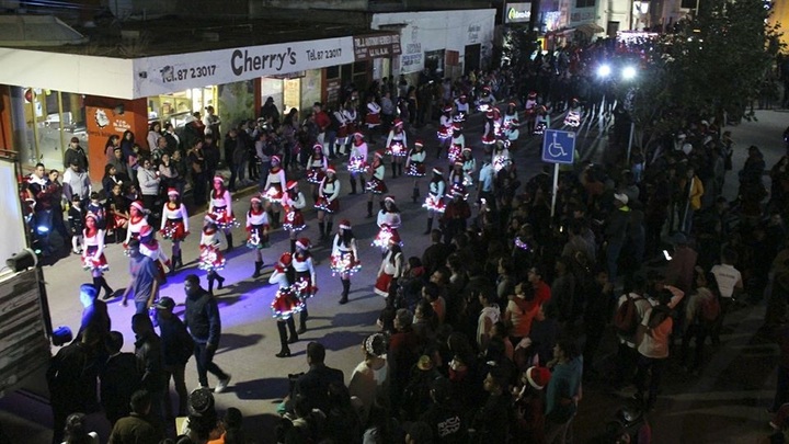 Realizan desfile navideño en Canatlán