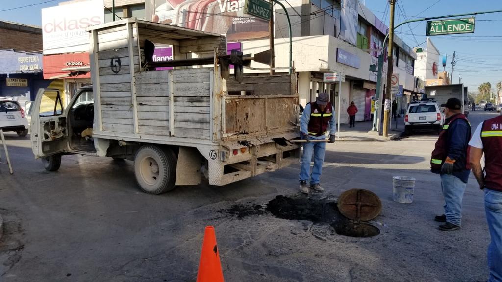 Desazolvan y reparan red de agua en Gómez Palacio