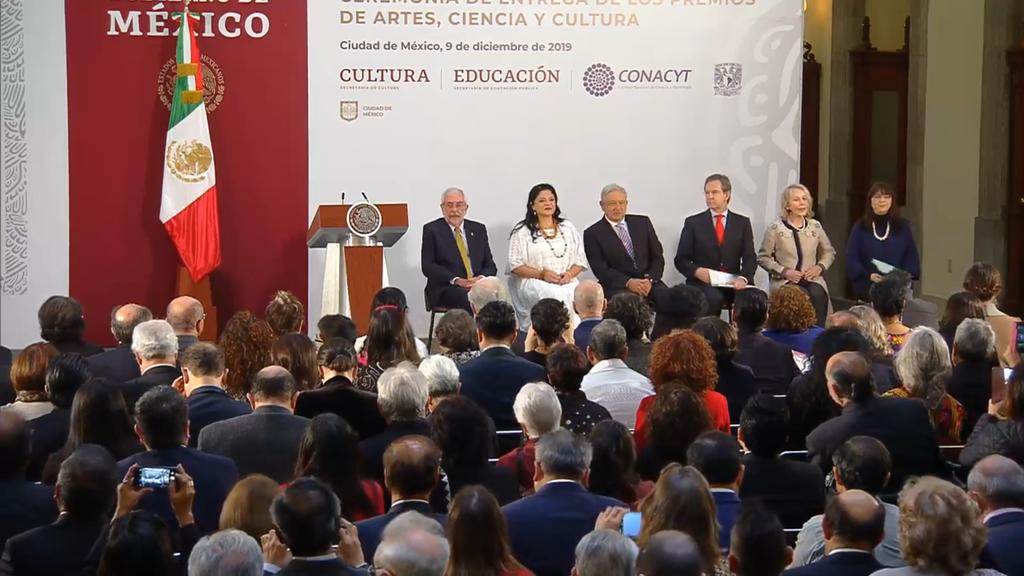 Entrega AMLO Premios Nacionales de Artes, Ciencia y Cultura