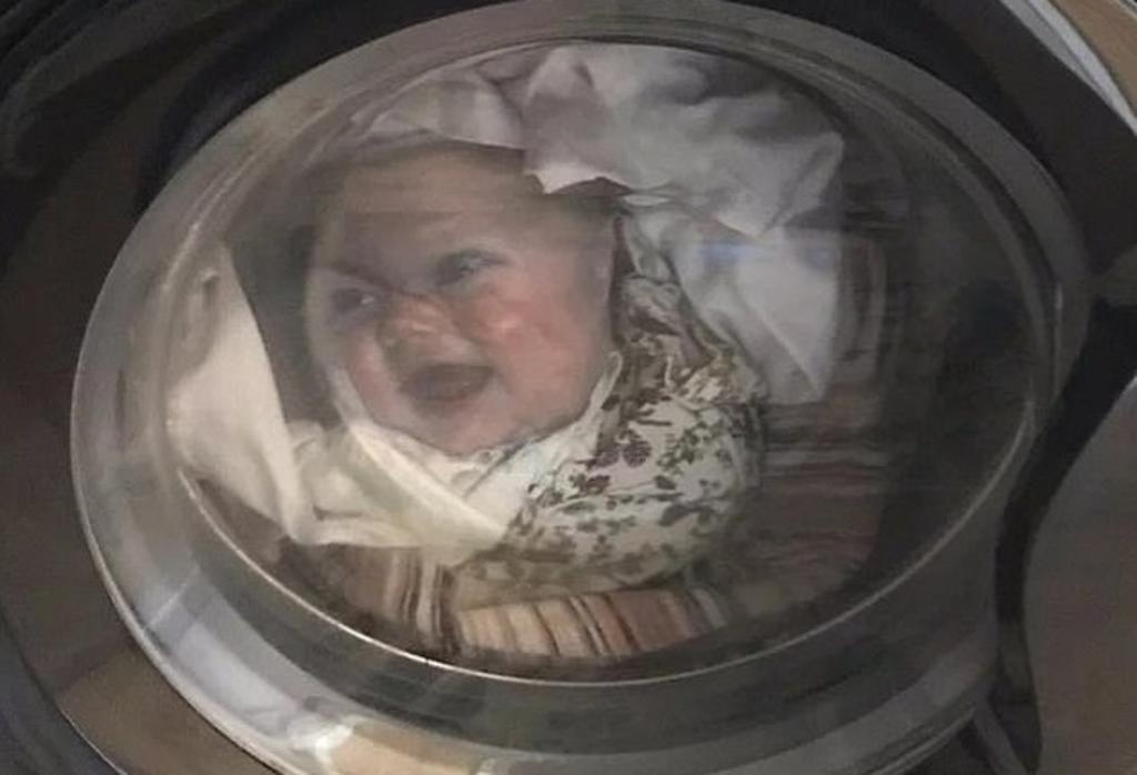 Padre se lleva un gran susto al ver la cara de su bebé en la lavadora funcionando