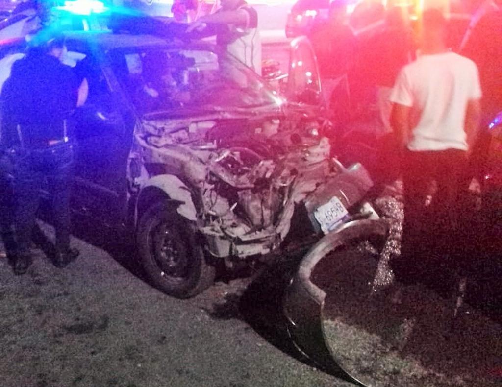Aparatoso accidente deja dos lesionados en Gómez Palacio