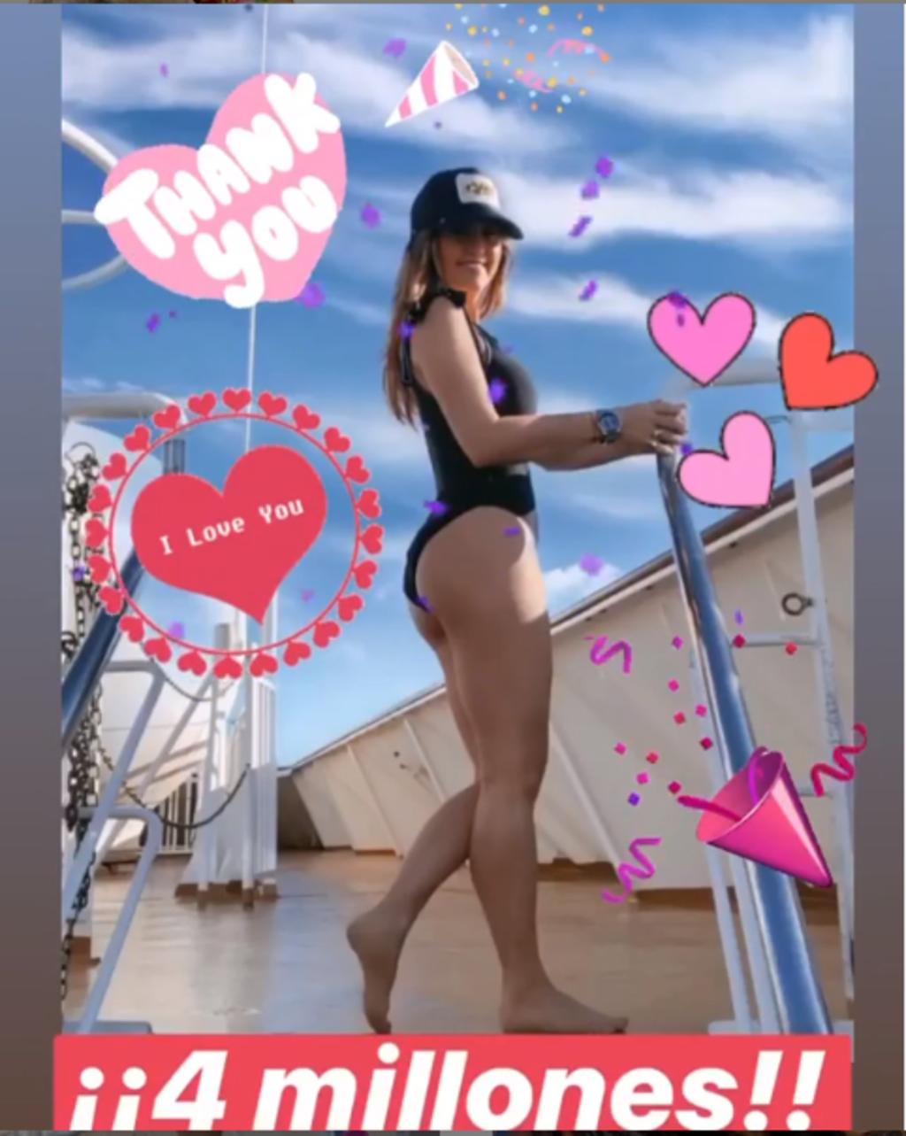 Andrea Legarreta celebra a sus seguidores en traje de baño
