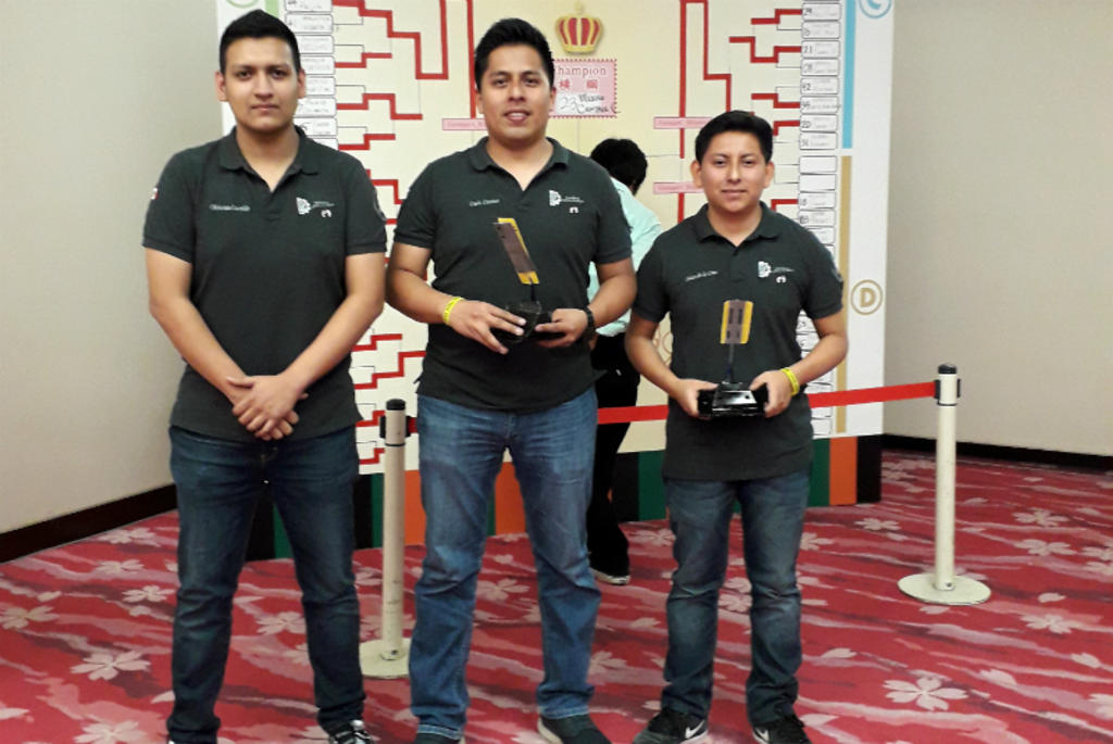 Alumnos mexicanos logran oro y plata en torneo de robótica en Japón
