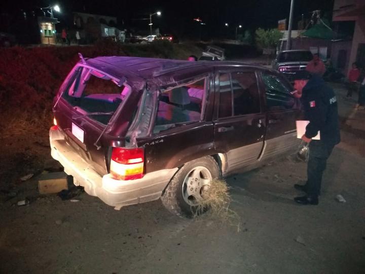 Adolescente sufre volcadura mortal