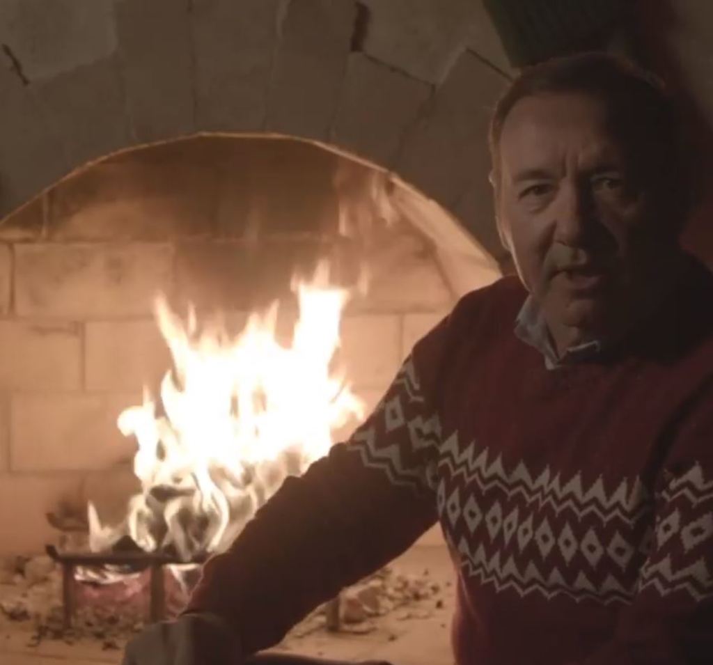 Kevin Spacey reaparece con mensaje navideño