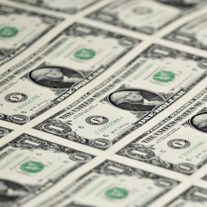 Reservas internacionales bajan a 180 mil 512 mdd