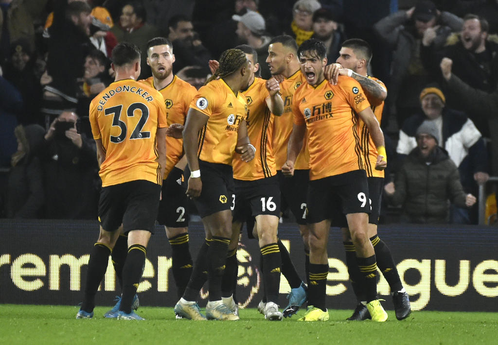 Con Raúl Jiménez, los Wolves vencen al Manchester City