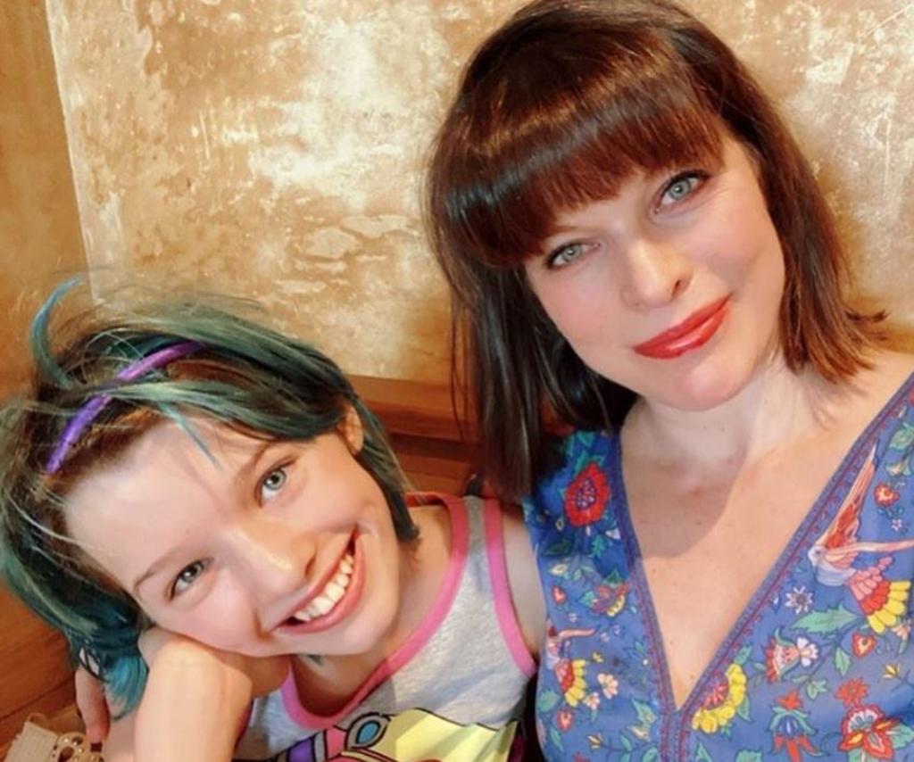 Milla Jovovich y su hija sorprenden por su parecido