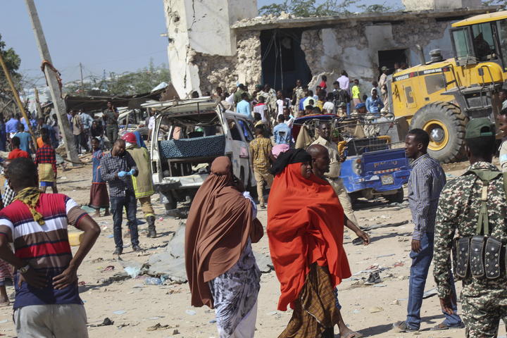 Atentado en Somalia deja casi 100 muertos