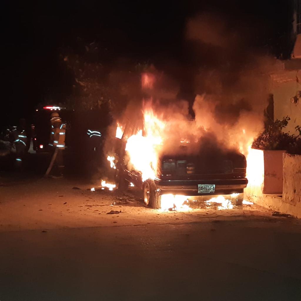 Se incendia camioneta en Ciudad Lerdo
