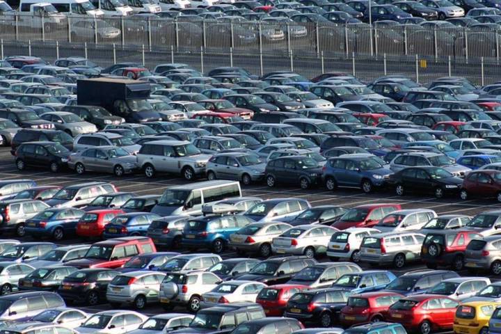 Extienden decreto para importar autos usados