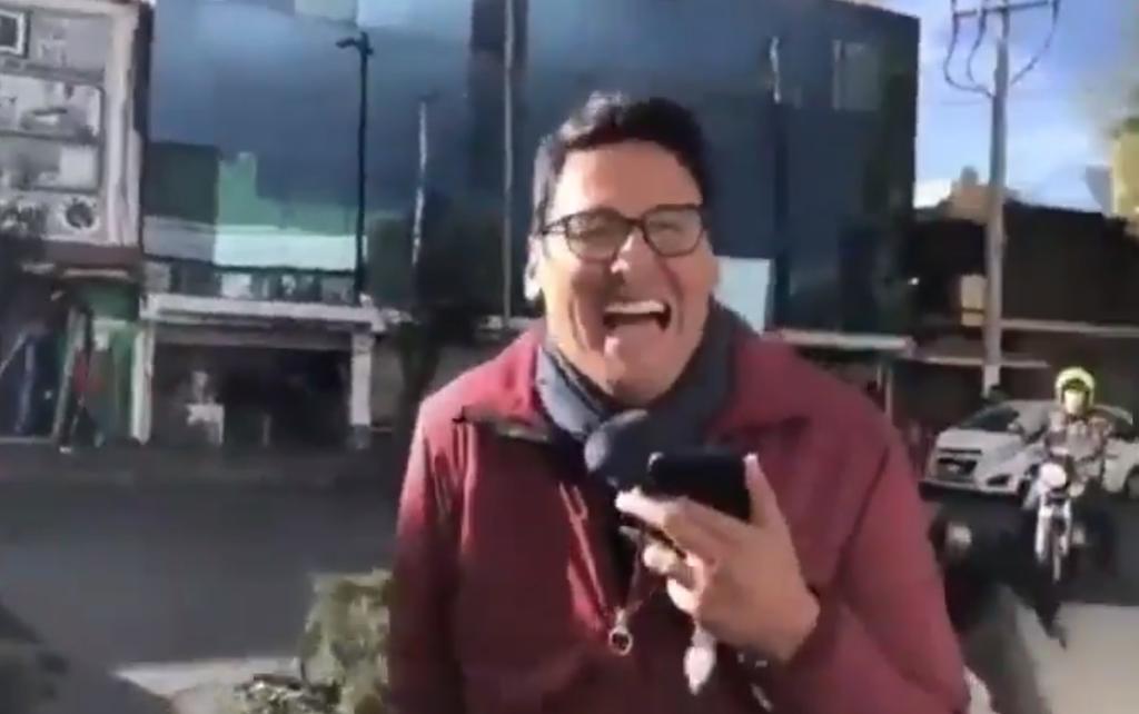 '¡Ah caray, soy yo!'; reportero se hace viral al vivir bochornoso momento