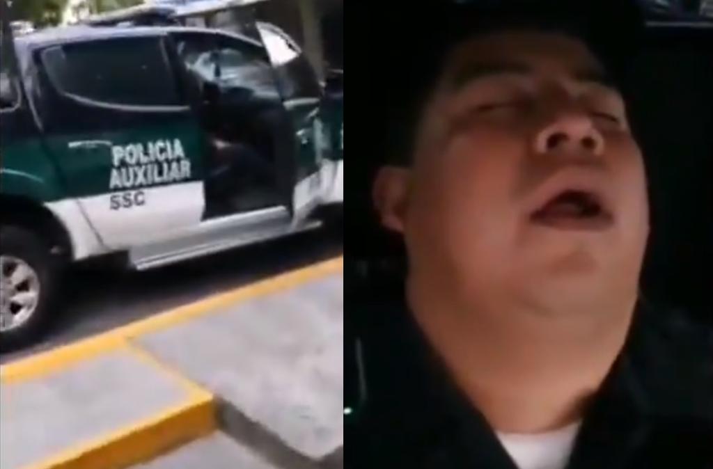 Captan a presunto policía de la CDMX durmiendo dentro de su patrulla