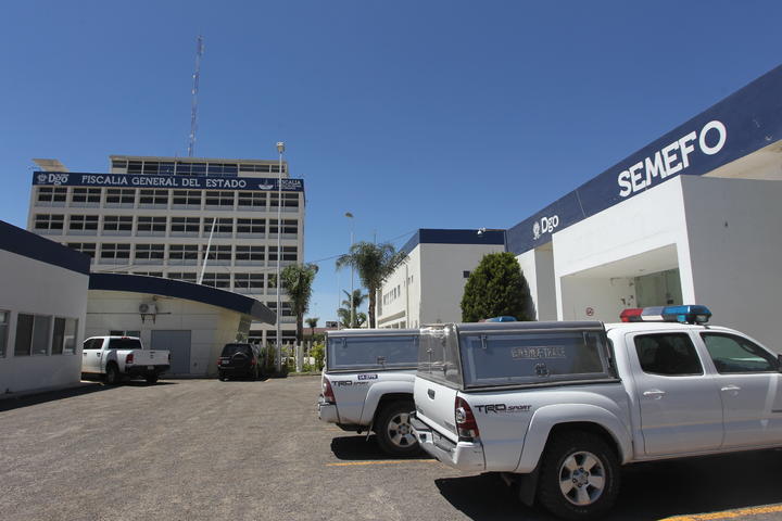 Cae de camioneta en movimiento