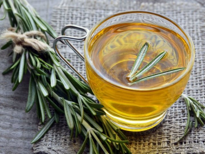 Propiedades  del agua de romero