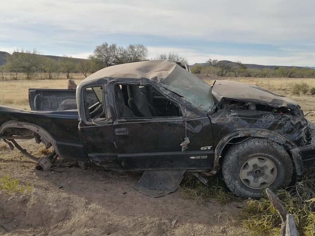 Joven pierde la vida al volcar su vehículo en carretera rumbo a Cuencamé