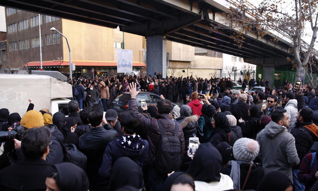 Niega policía iraní uso de armas de fuego contra manifestantes