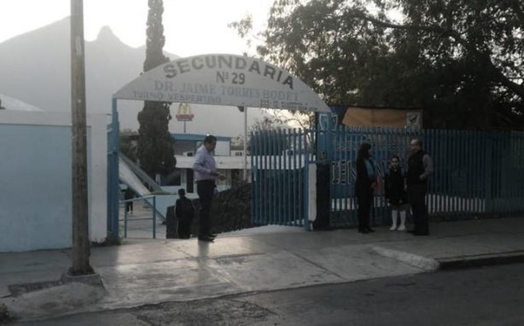 'Bromean' con tiroteo en secundaria de Monterrey