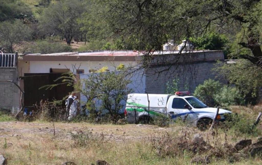 Ubican restos de al menos 29 personas en fosa de Jalisco