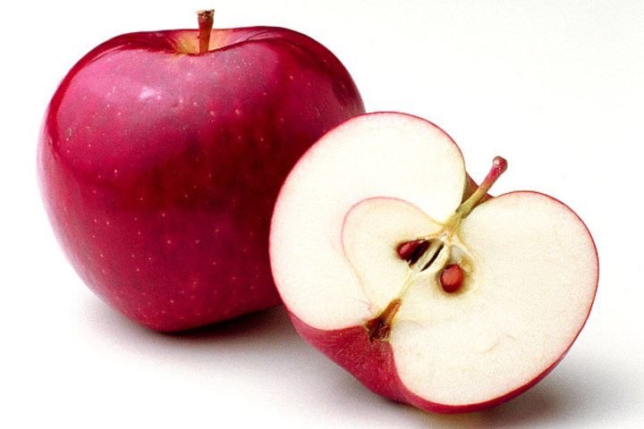 ¿Son dañinas las semillas de la manzana?
