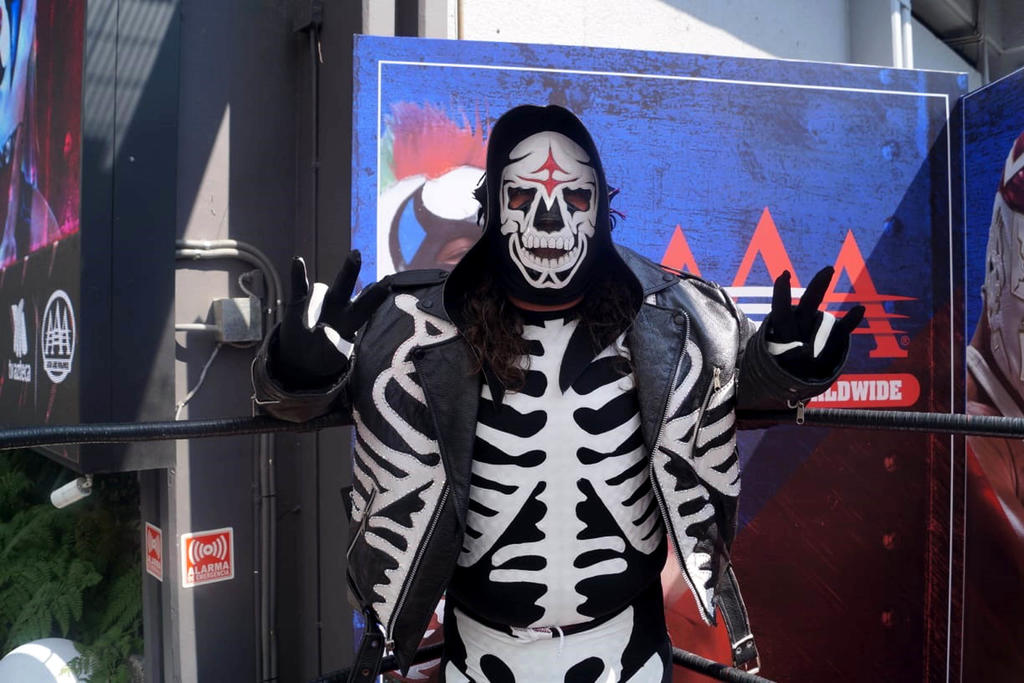 Rinden homenaje en San Luis Potosí a La Parka