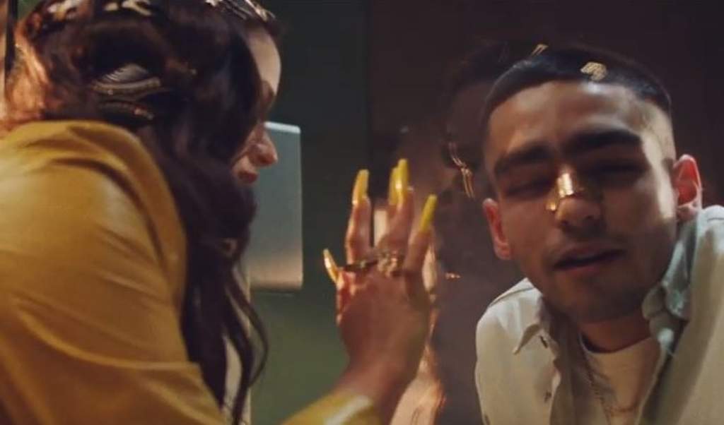 Omar Ayuso de Élite protagoniza nuevo video de Rosalía