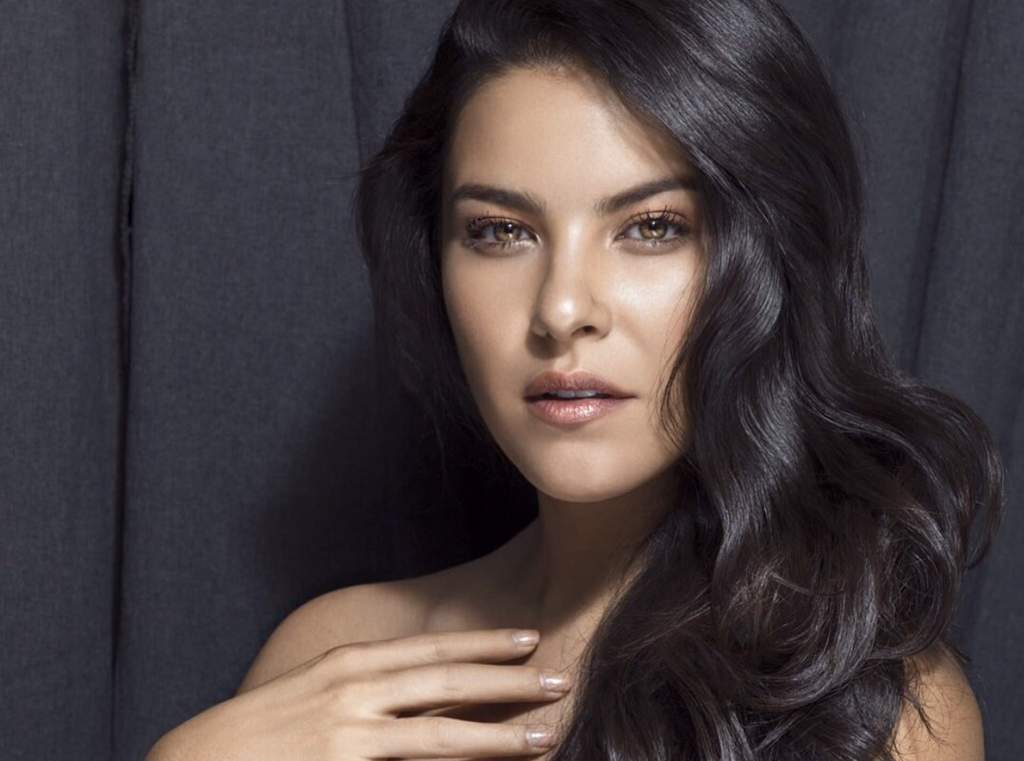 Litzy sorprende al posar en ropa interior por primera vez