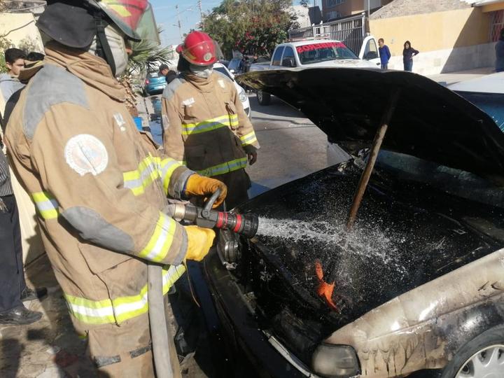 Se incendia vehículo en Gómez Palacio