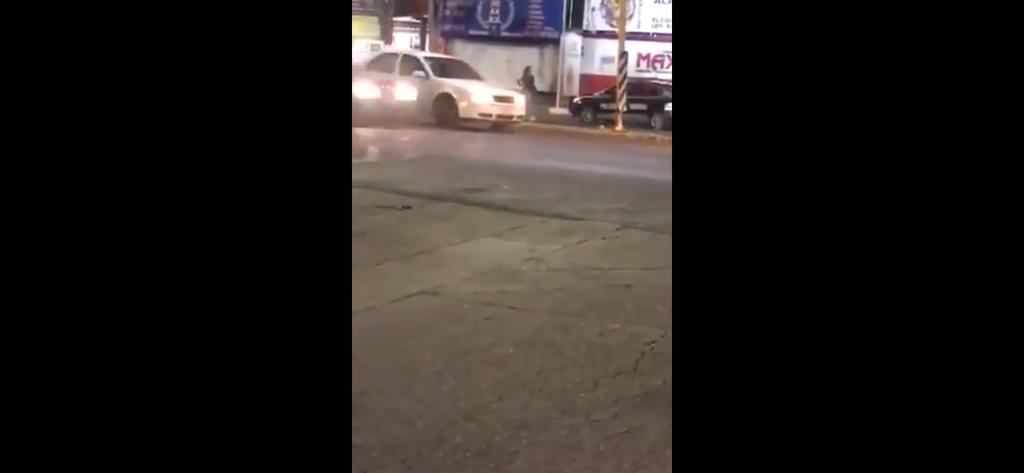Investigan robo de arma por mujer a policía en Aguascalientes