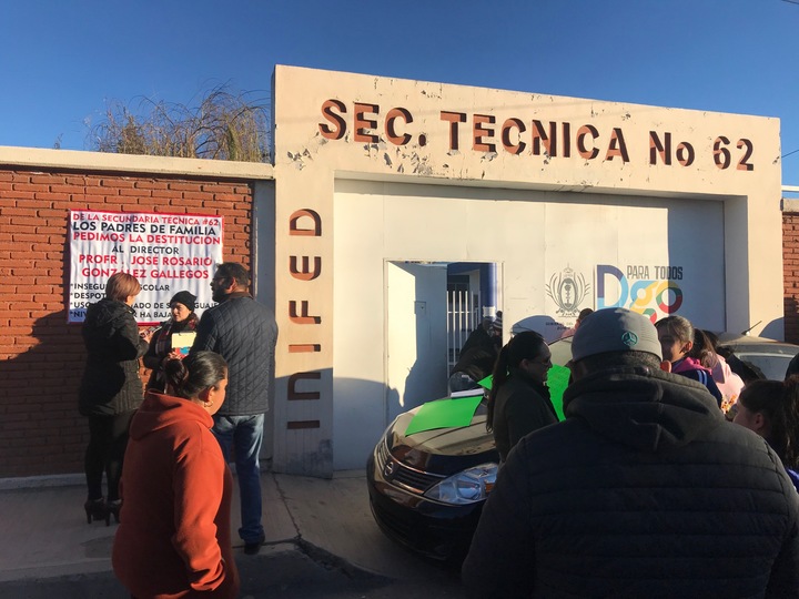 Padres tomaron la EST 62