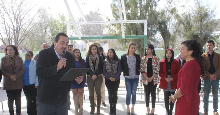 Tras 34 años frente a grupo, se jubila