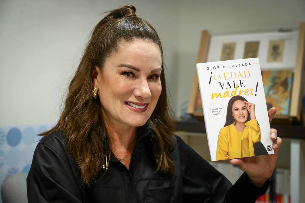 Gloria Calzada presenta su libro '¡La edad vale madres!'