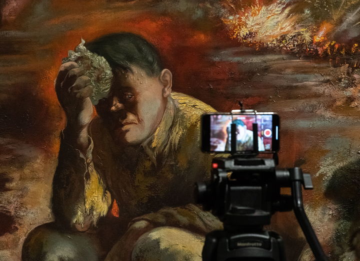 Exponen pintura que muestra a Hitler como Caín