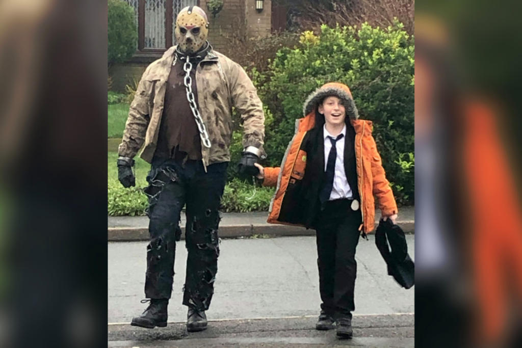 Le concede a su hijo su deseo de que Jason Voorhees lo recoja en la escuela