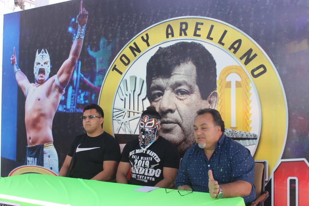 Función de lujo con Tony Arellano