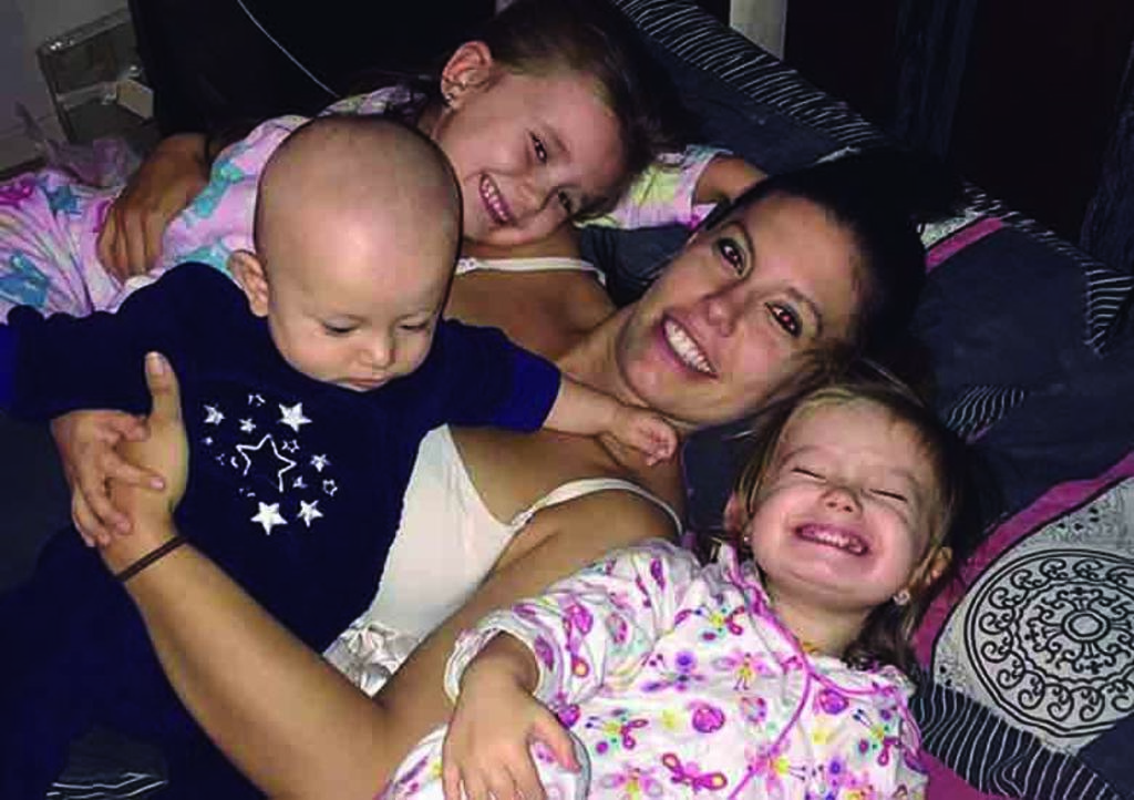 Hombre quema a su esposa e hijos antes de juicio por violencia doméstica