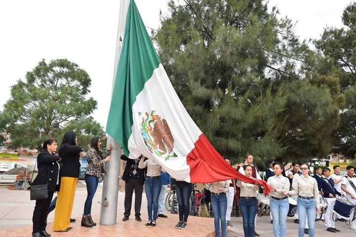 Realizan homenaje a la Bandera Nacional