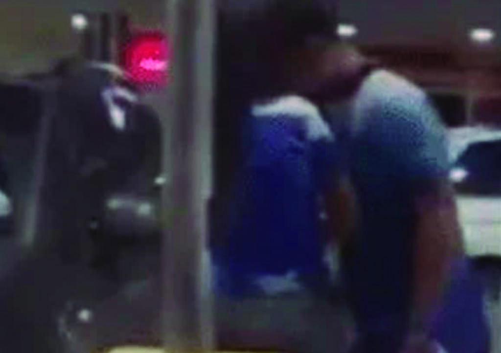 VIDEO: Joven agrede a su novia con una cabezazo y lo difunden