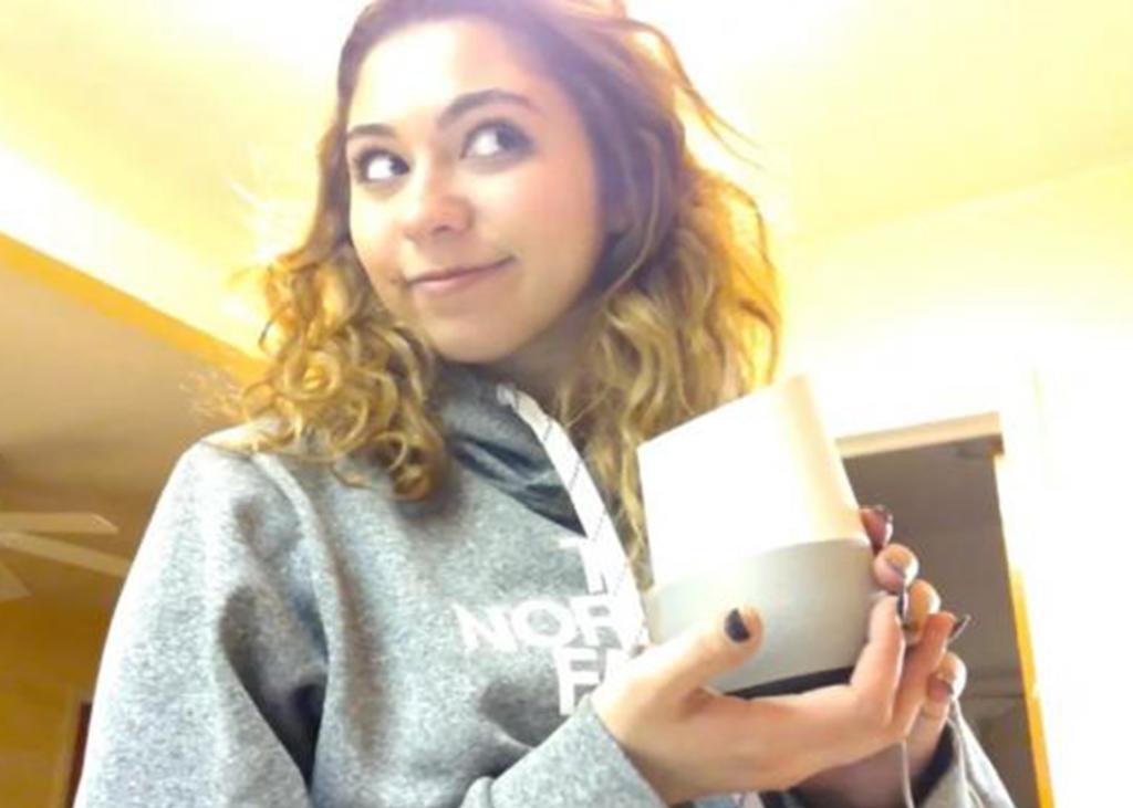 Se nombre es ‘Alexa Siri’ pero usa el asistente de Google