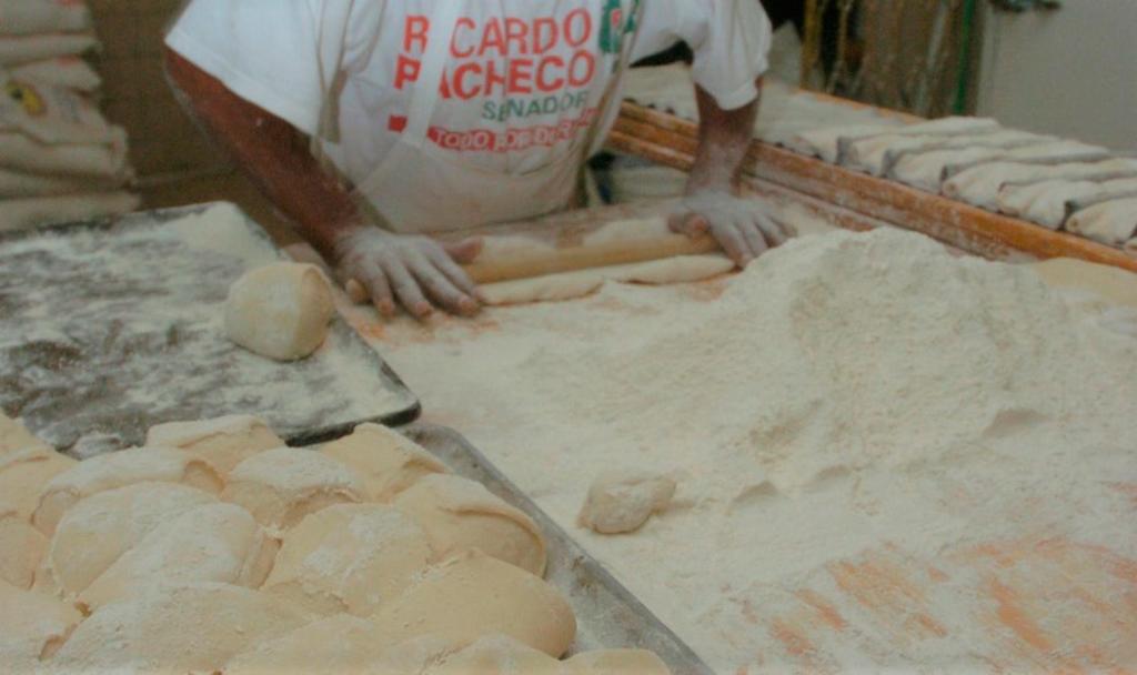 ¿Cómo preparar bolillo casero?