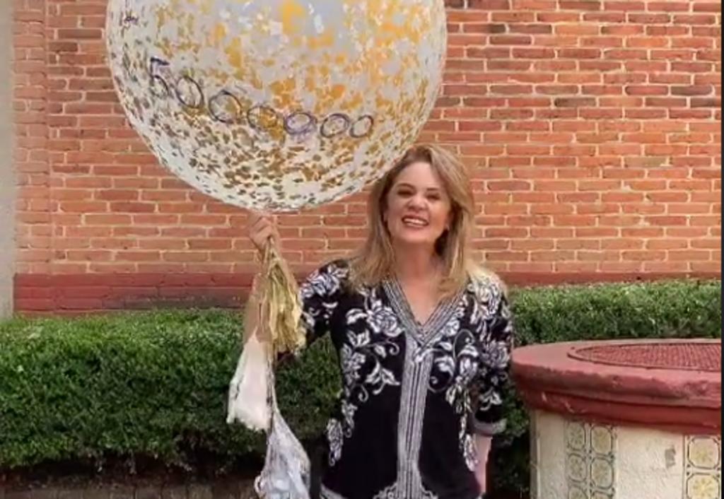Érika Buenfil celebra 5 millones de seguidores en Tik Tok