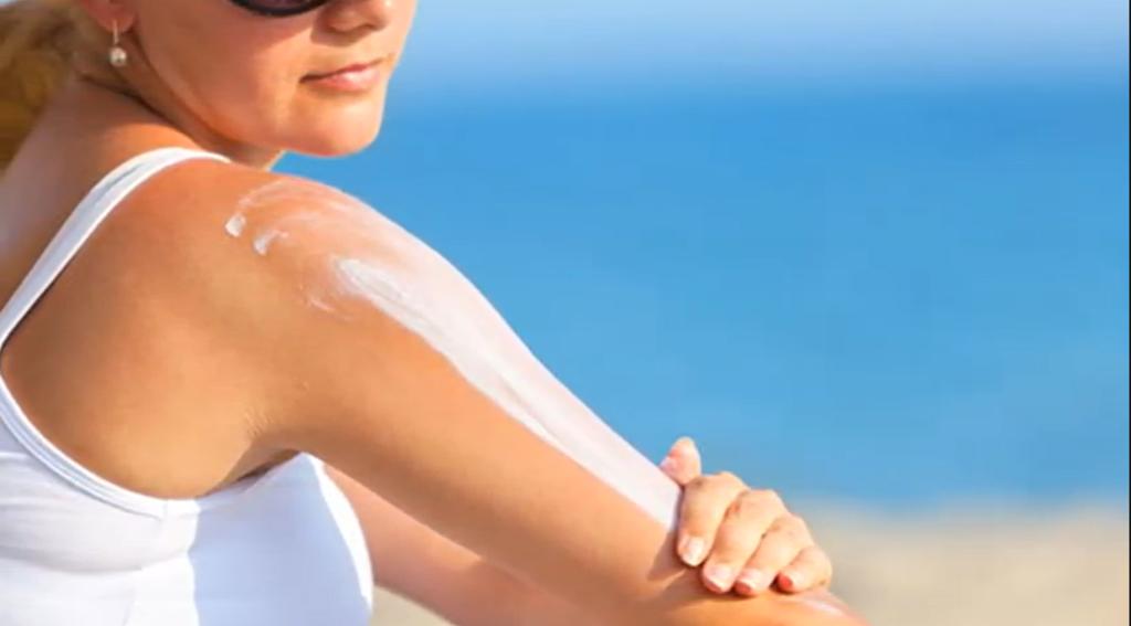 ¿Además del Sol, de qué otros daños protege el bloqueador a la piel?